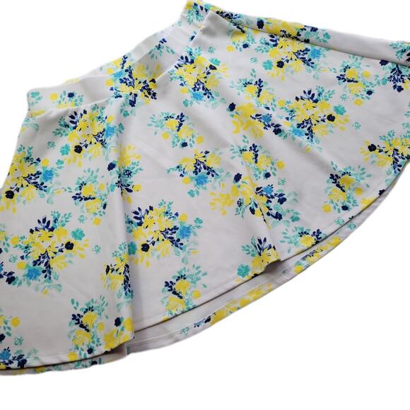 torrid White Floral Scuba Skater Skirt size 1 (plus) - Picture 2 of 12